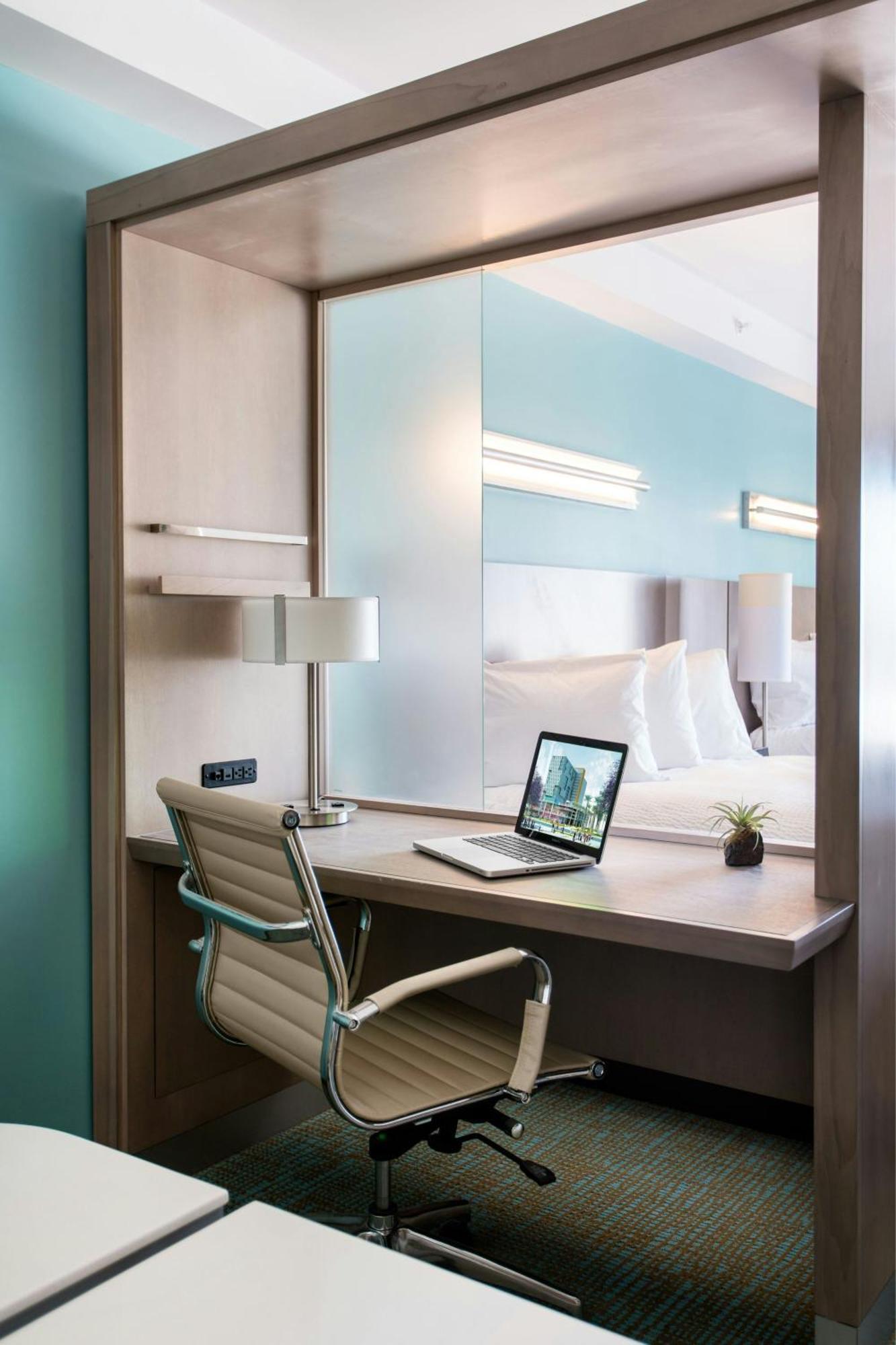 Springhill By Marriott Downtown/bayfront 3*